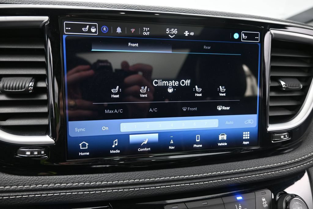 Used 2025 Chrysler Pacifica Limited FWD image 36