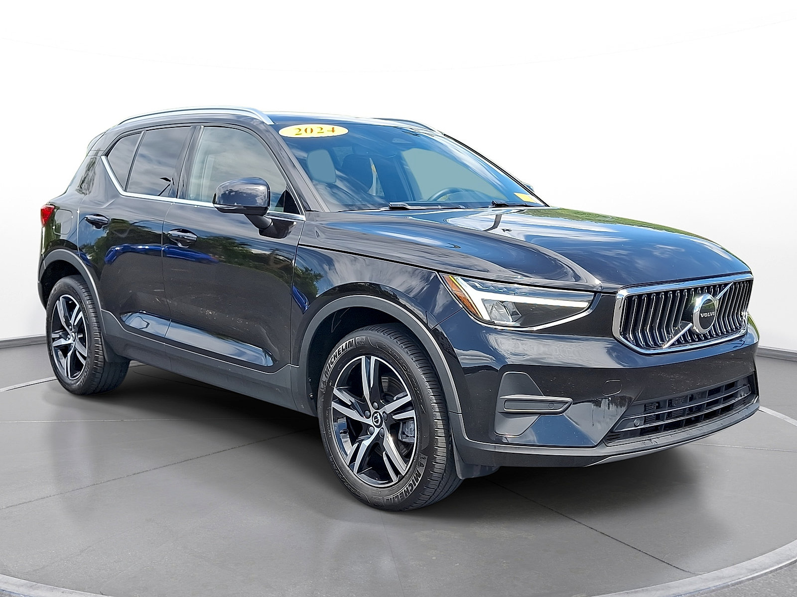 Used 2024 Volvo XC40 B5 Core