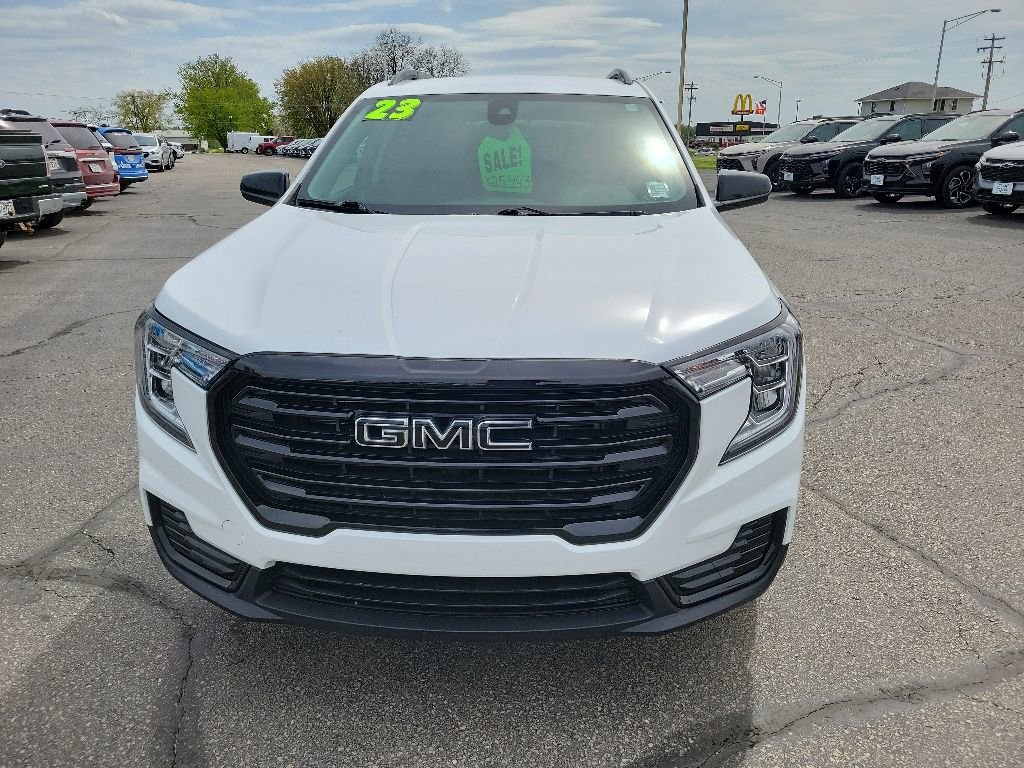 Used 2023 GMC Terrain SLE w/ Driver Convenience Package AWD/4WD image 2