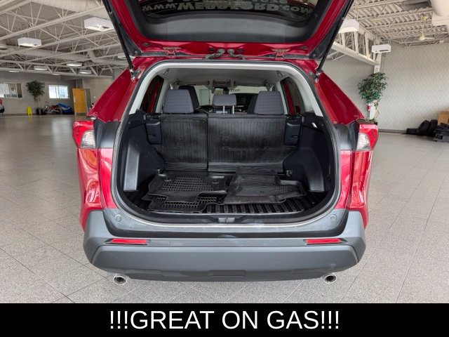 Used 2022 Toyota RAV4 LE AWD/4WD image 8