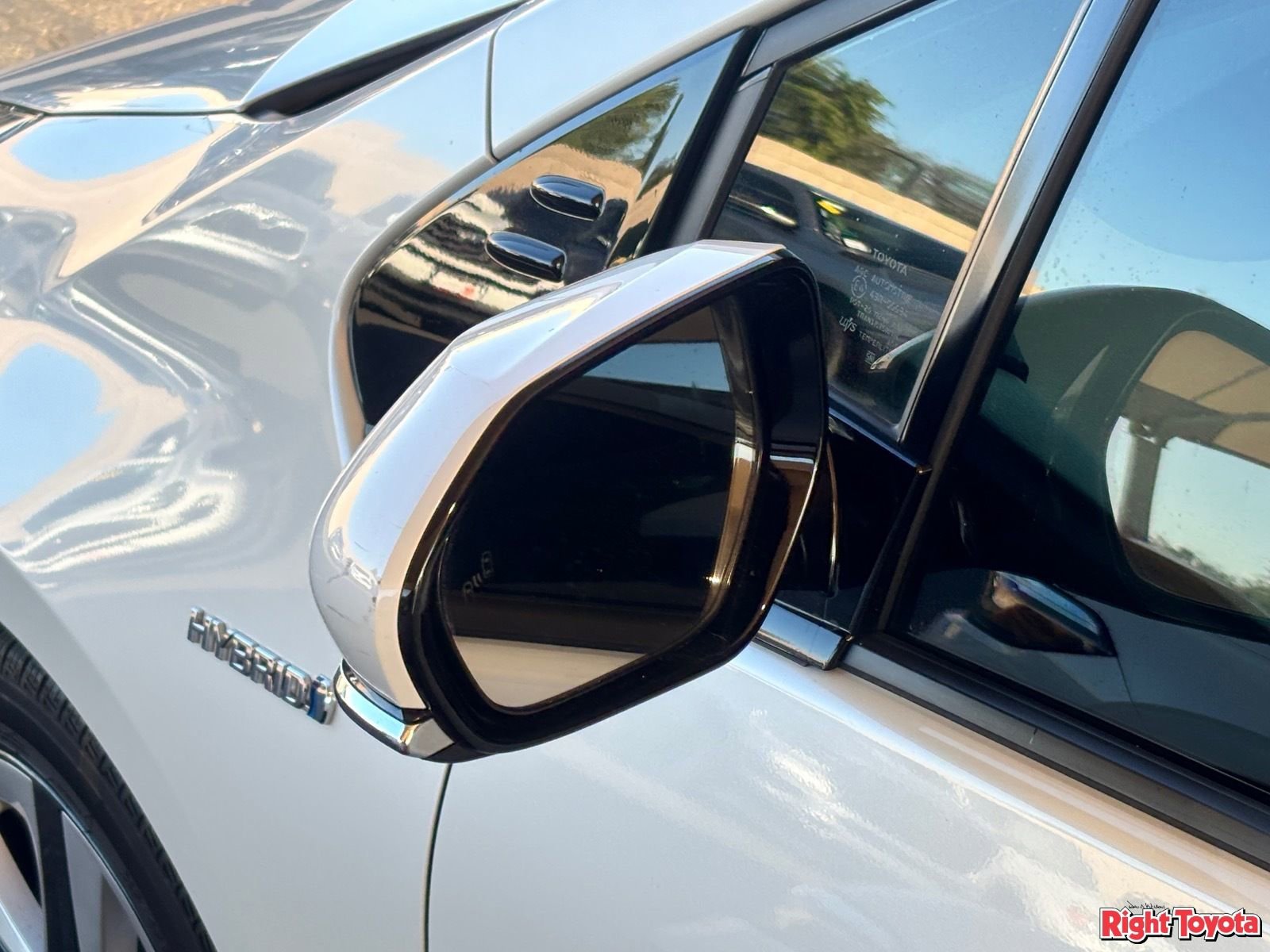 Certified 2018 Toyota Prius Four Touring w/ Premium Convenience Package FWD image 9