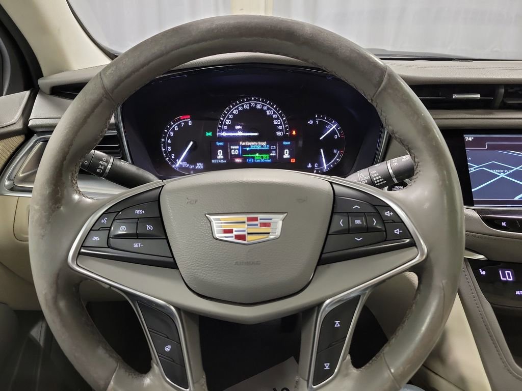 Used 2017 Cadillac XT5 Luxury image 16