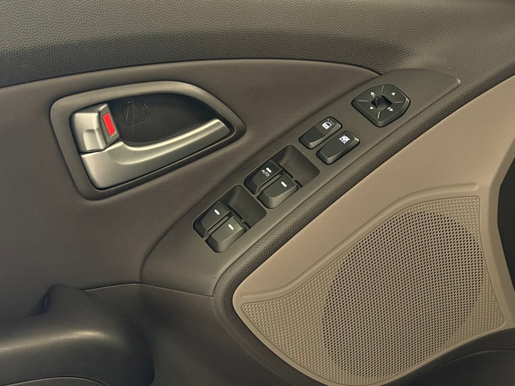 Used 2012 Hyundai Tucson GLS FWD image 12