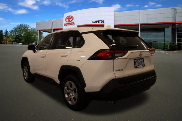 Used 2023 Toyota RAV4 LE AWD/4WD image 4