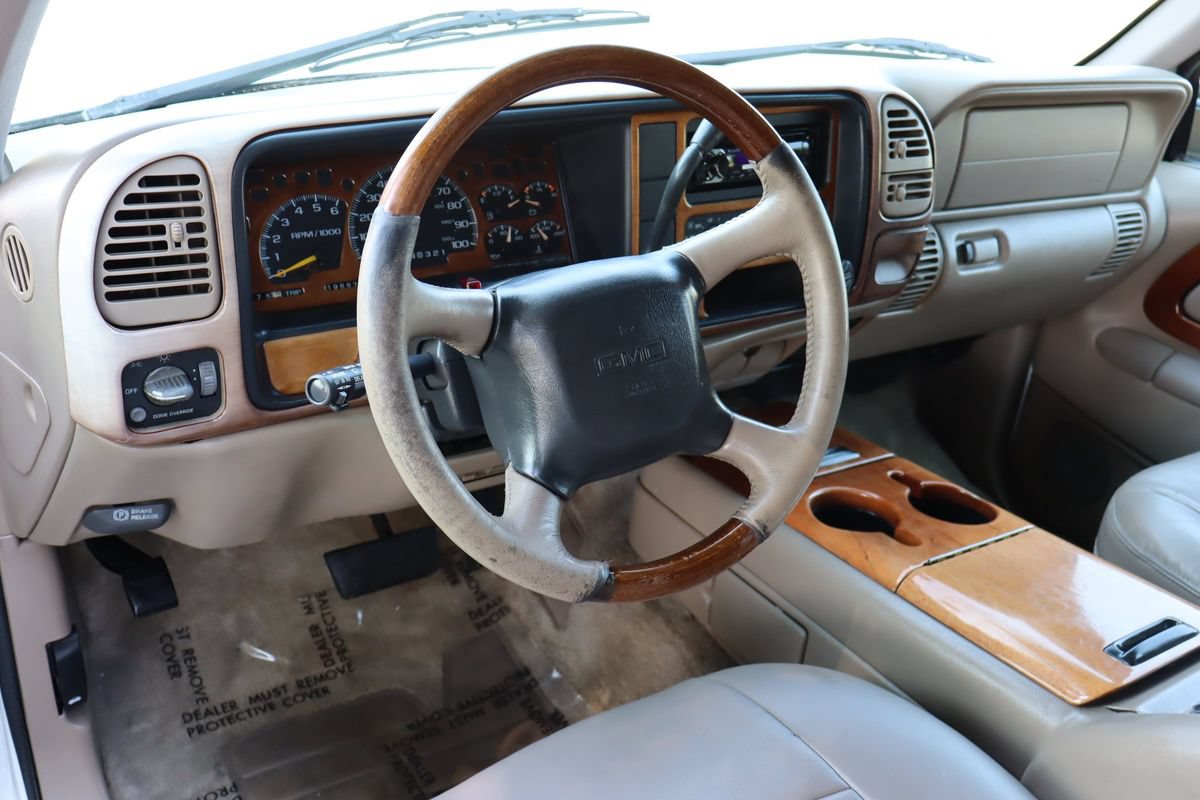 Used 1999 GMC Suburban 4WD w/ Convenience Group image 14