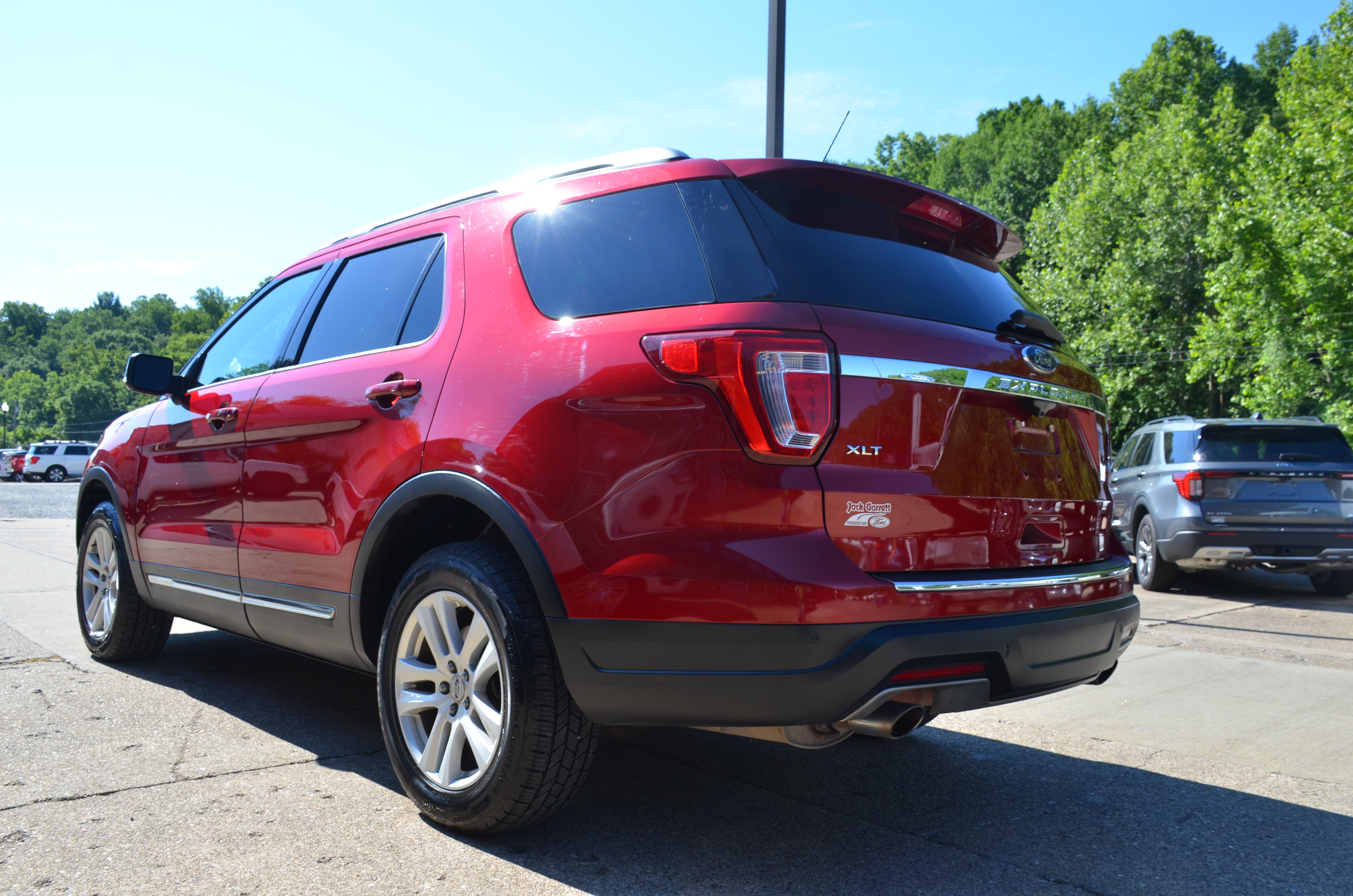 Used 2018 Ford Explorer XLT w/ Equipment Group 201A AWD/4WD image 2