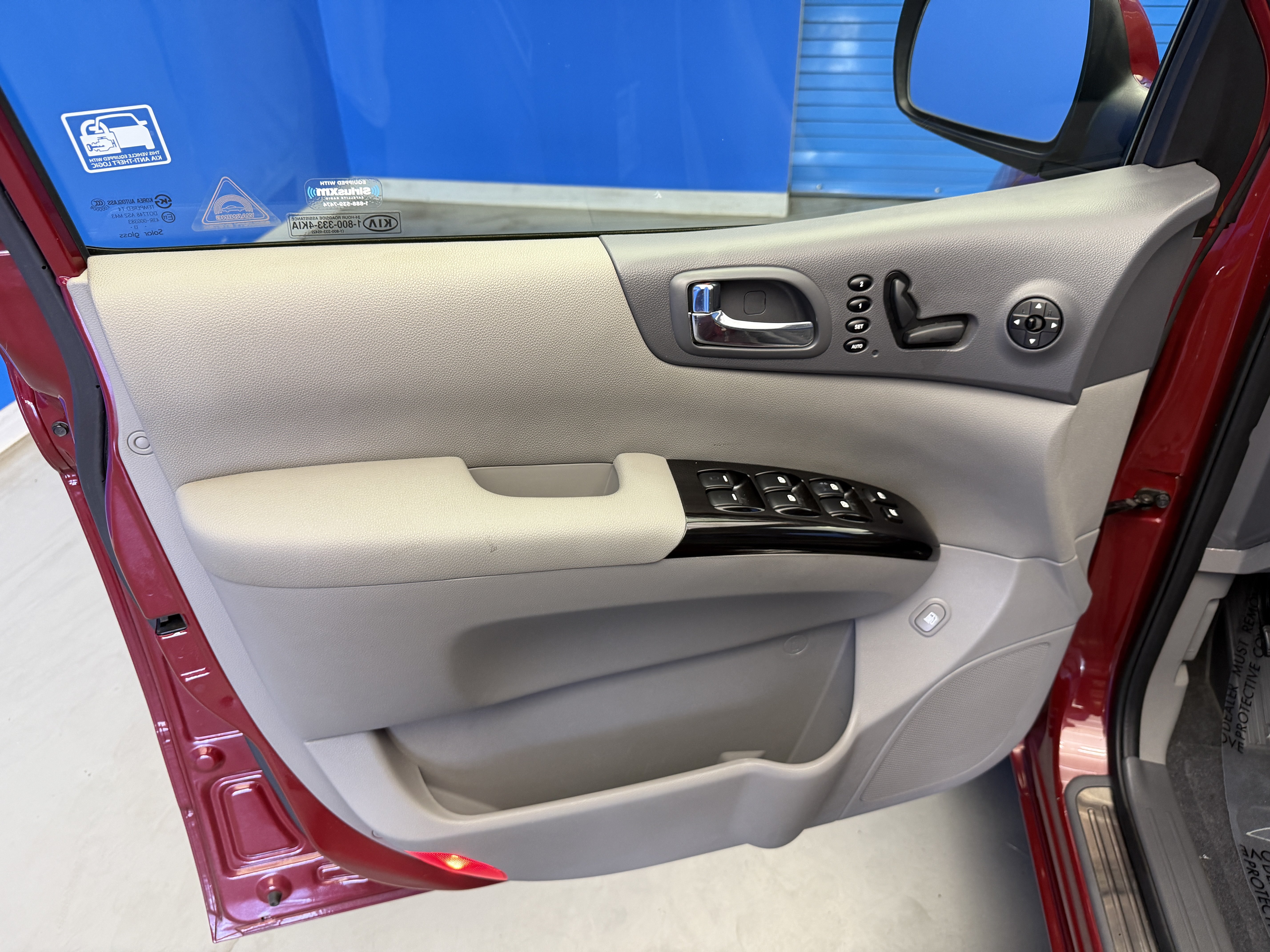 Used 2014 Kia Sedona EX w/ Navigation Package FWD image 9