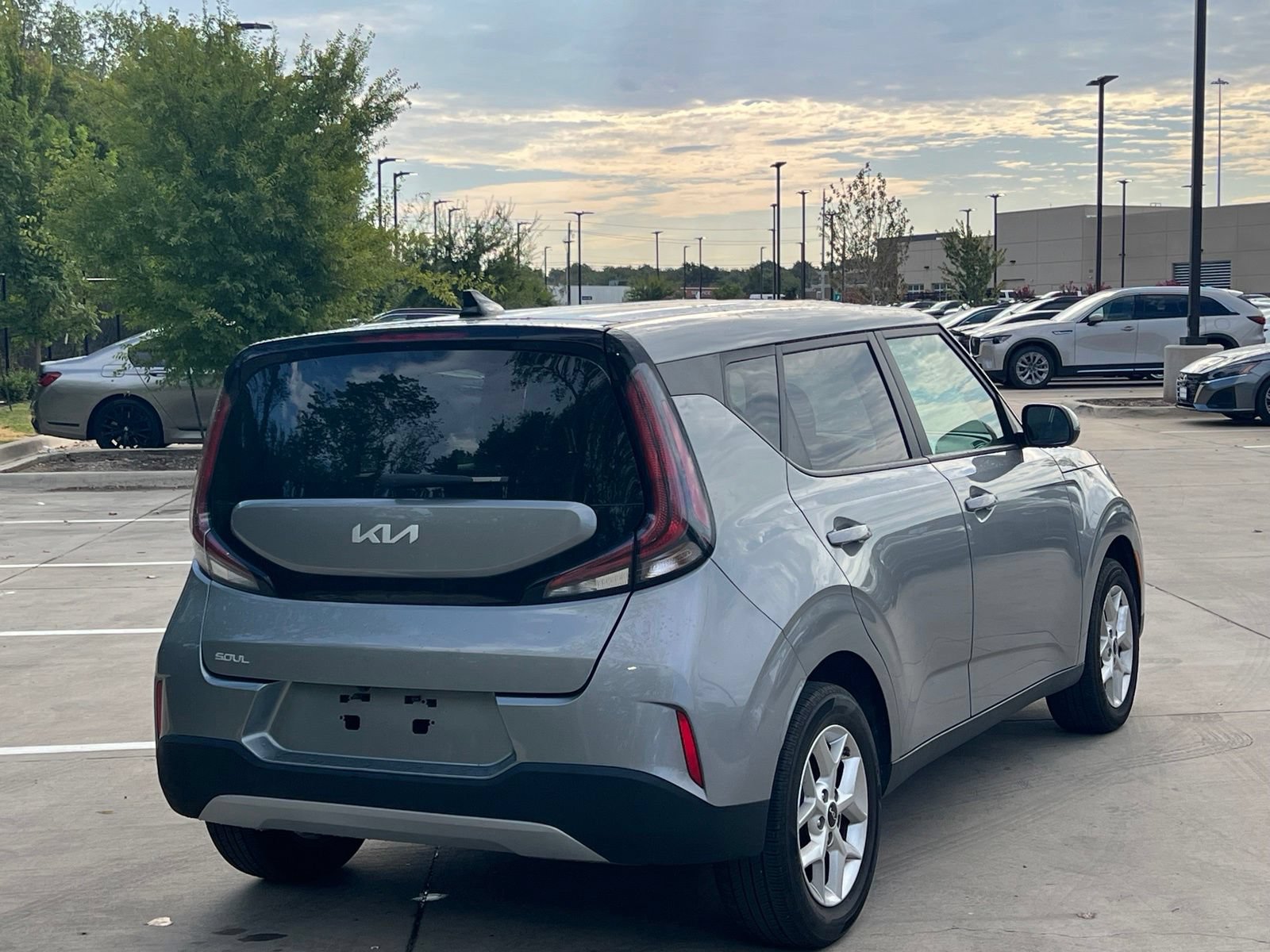 Used 2025 Kia Soul LX w/ LX Technology Package FWD image 11