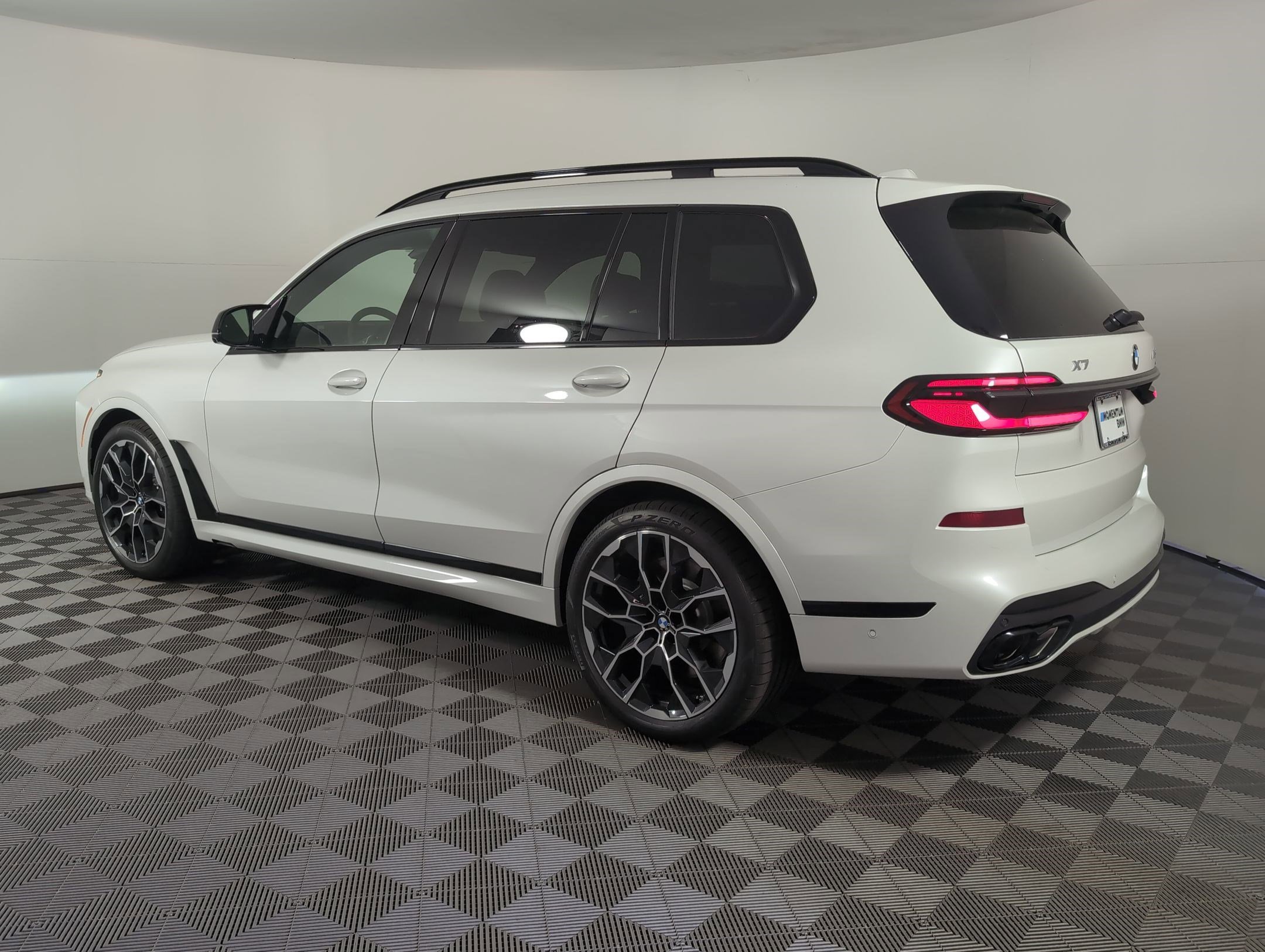New 2026 BMW X7 M60i image 3