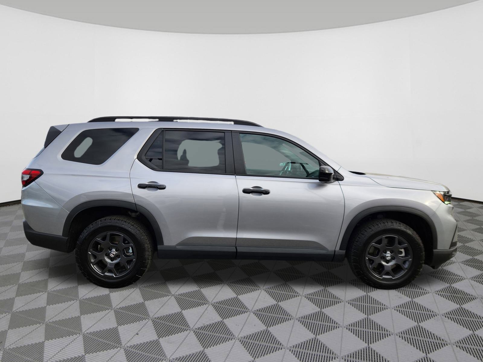 Certified 2025 Honda Pilot TrailSport image 6
