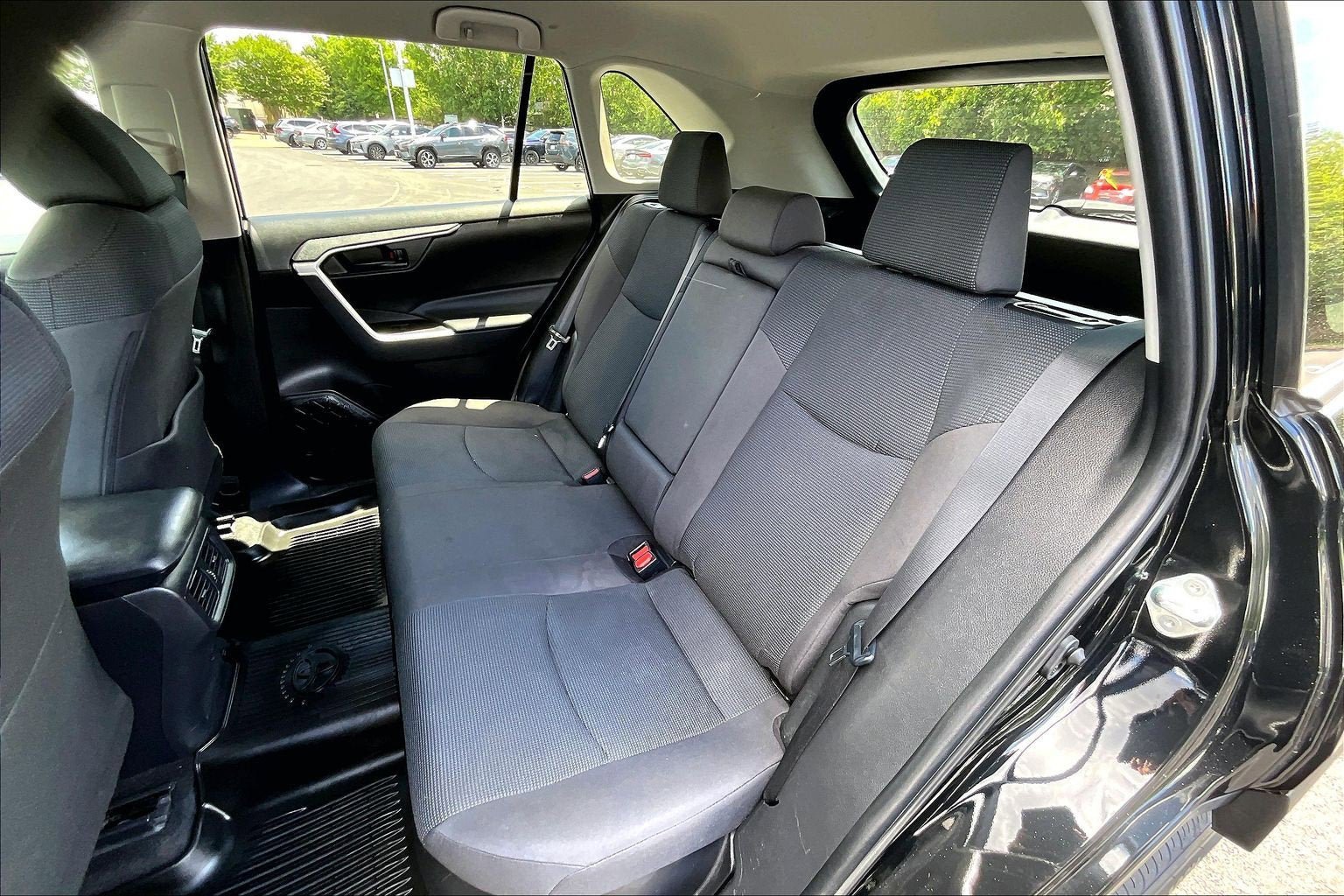 Used 2022 Toyota RAV4 LE AWD/4WD image 24