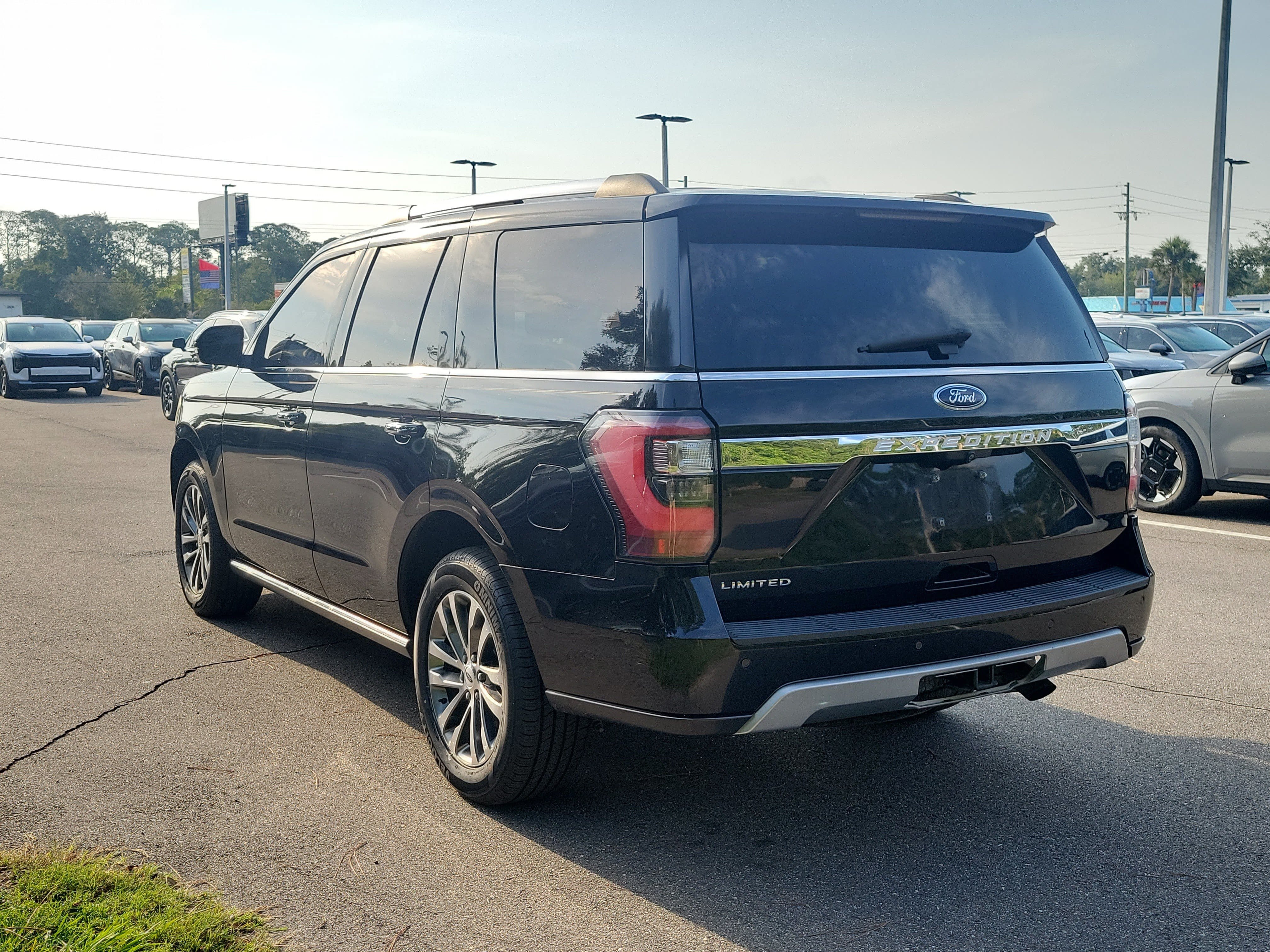Used 2018 Ford Expedition Limited RWD image 4