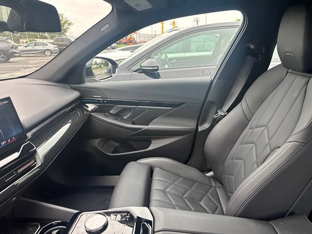 Used 2024 BMW 530i xDrive w/ Premium Package AWD/4WD image 18