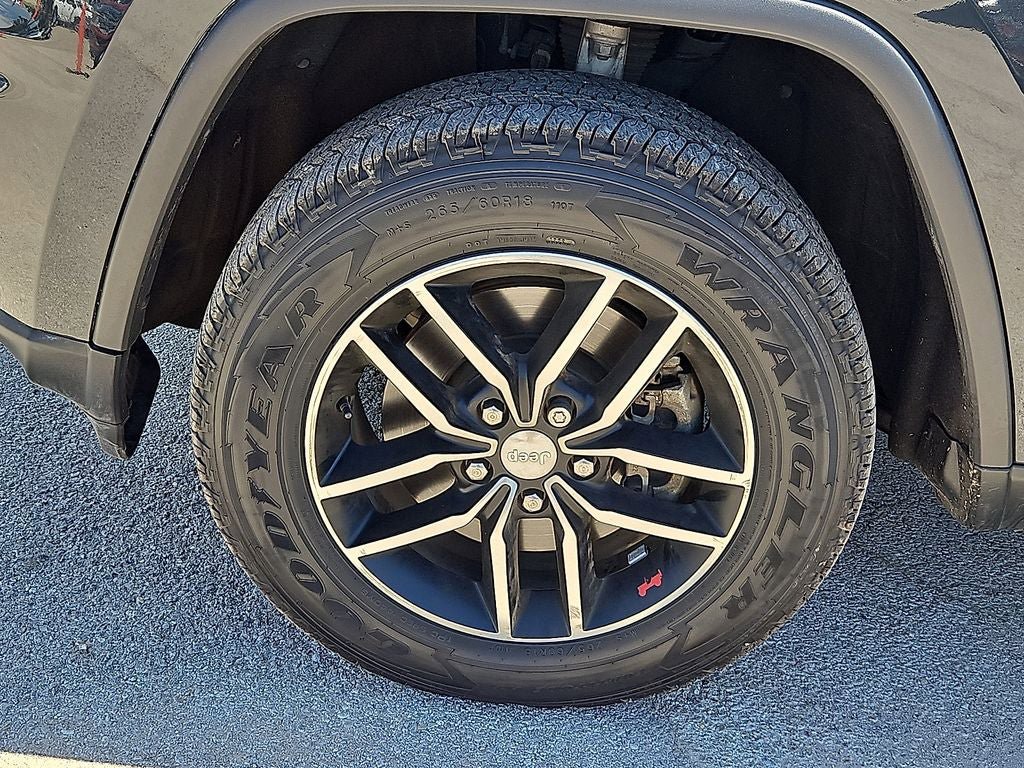 Used 2017 Jeep Grand Cherokee Trailhawk AWD/4WD image 13