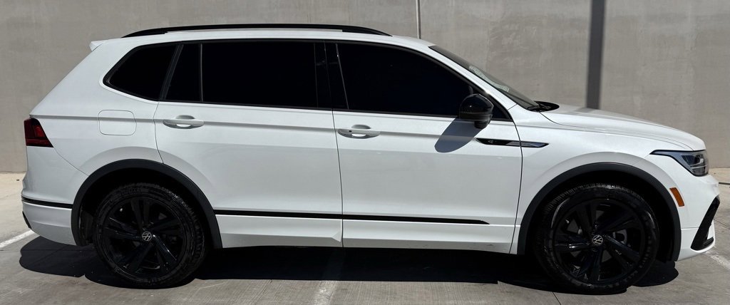 Certified 2024 Volkswagen Tiguan SE R-Line image 3