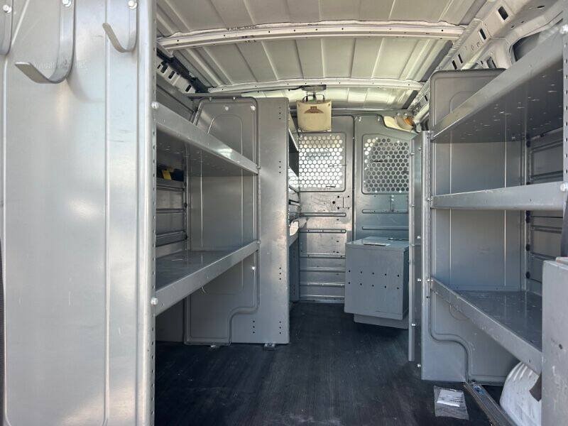 Used 2014 Chevrolet Express 2500 RWD image 9