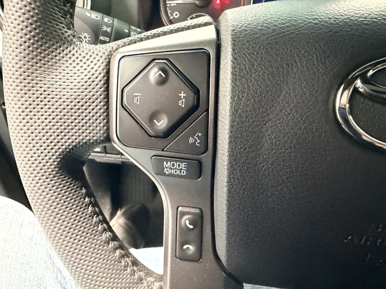 Used 2023 Toyota Tacoma TRD Off-Road w/ TRD Premium Off Road Package AWD/4WD image 34