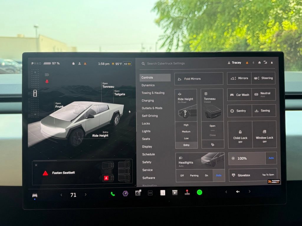 Used 2024 Tesla Cybertruck AWD Crew Cab image 21