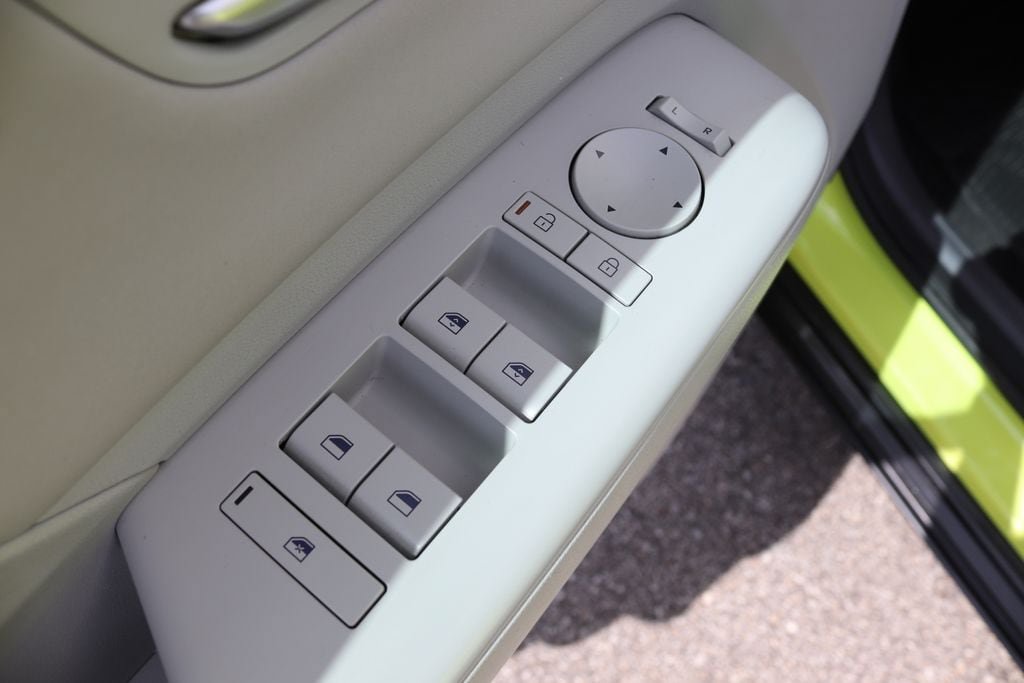 Used 2024 Hyundai Kona Limited FWD image 10