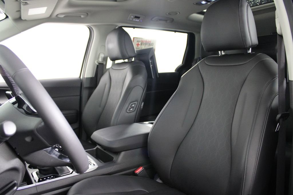 Used 2025 Kia Carnival SX image 20