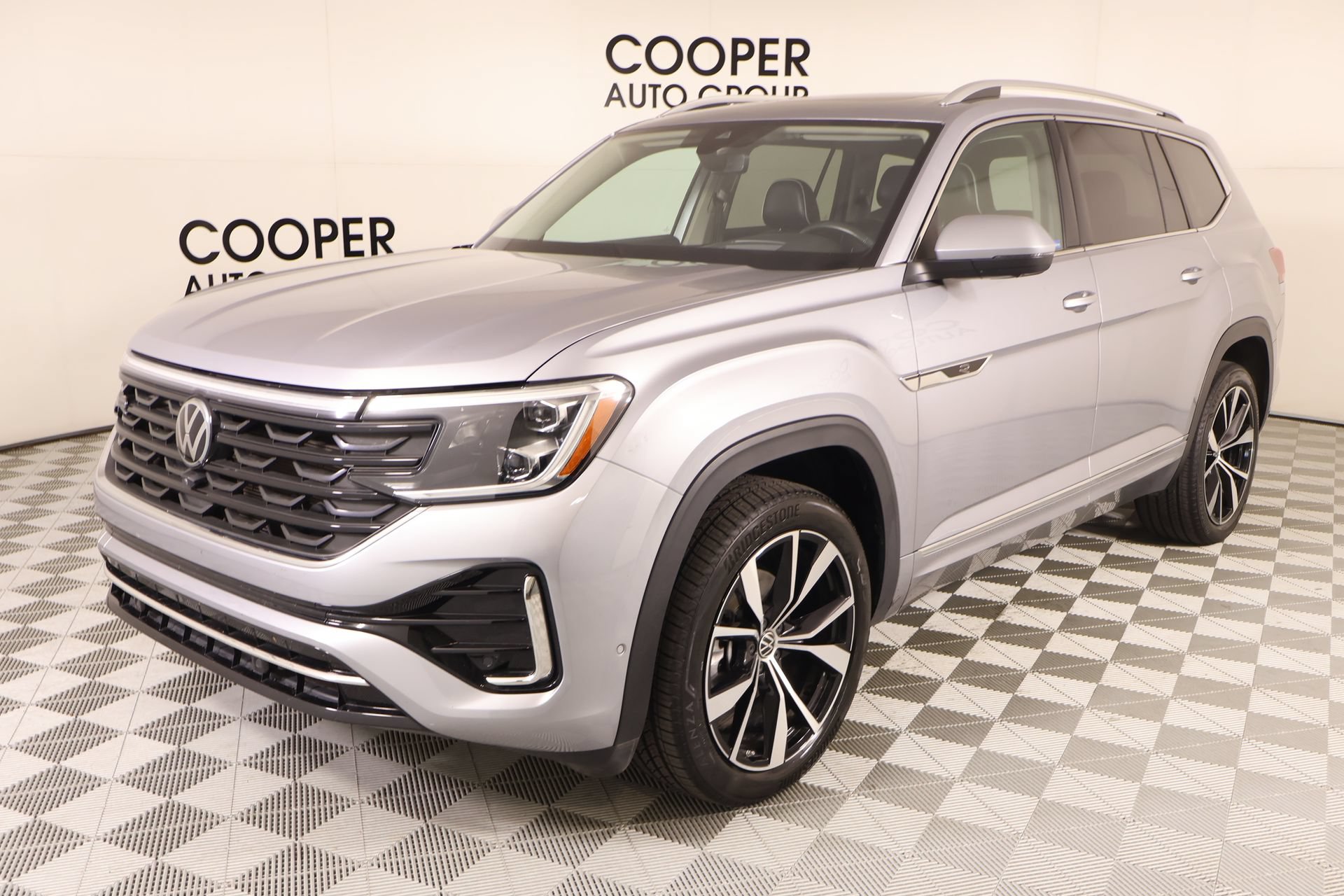 Used 2024 Volkswagen Atlas SEL Premium R-Line AWD/4WD image 11
