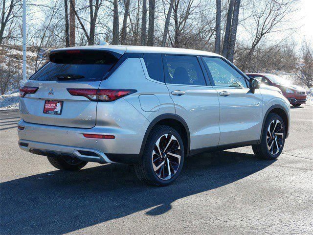 Used 2025 Mitsubishi Outlander SE image 7