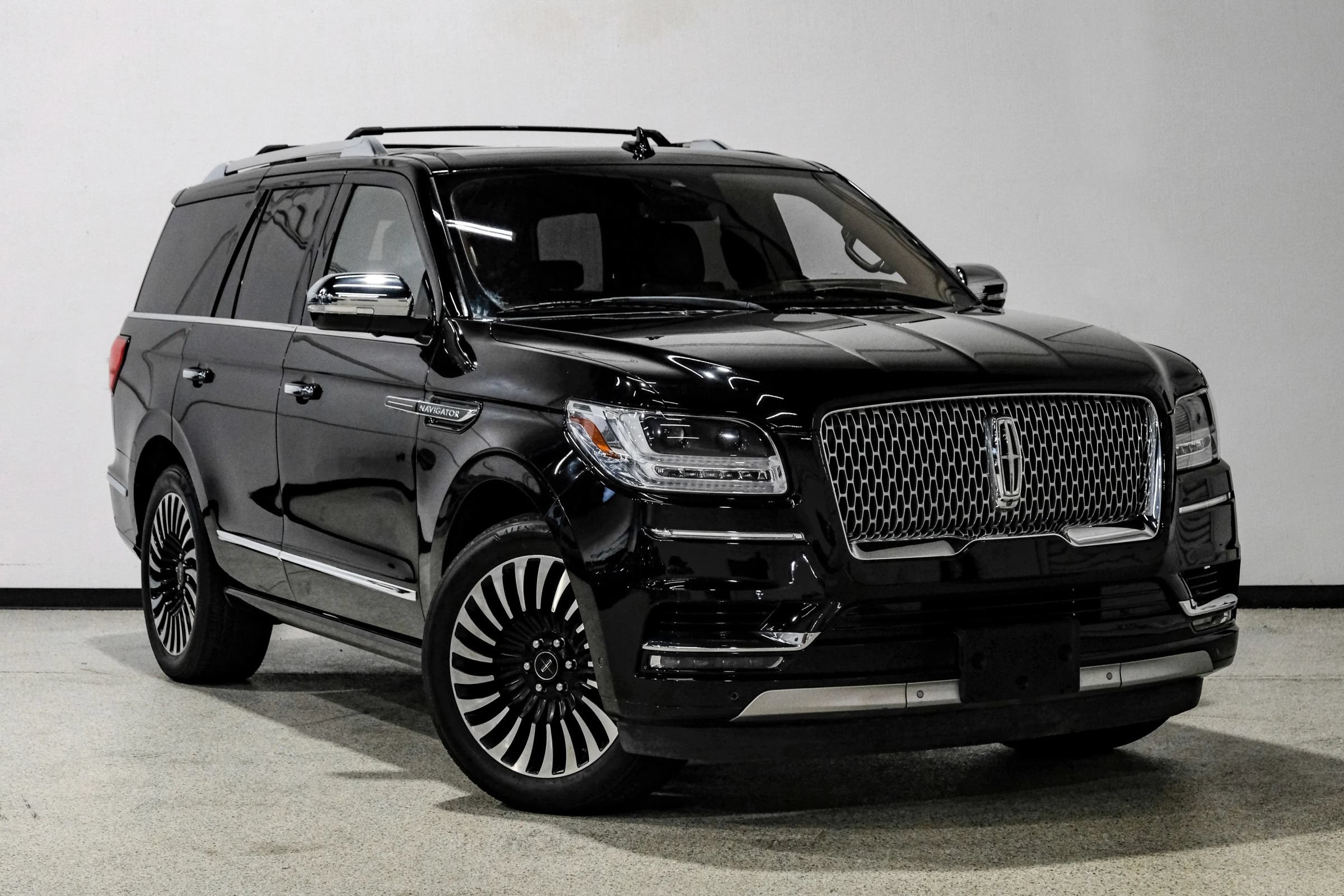 Used 2018 Lincoln Navigator Black Label w/ Cargo Package AWD/4WD image 4
