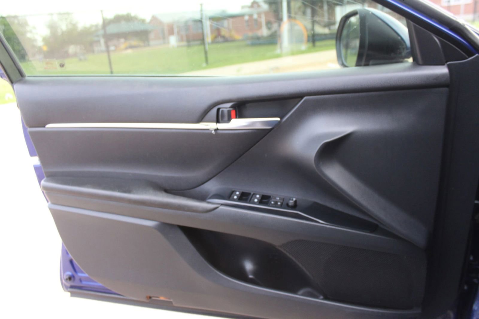 Used 2018 Toyota Camry LE FWD image 19