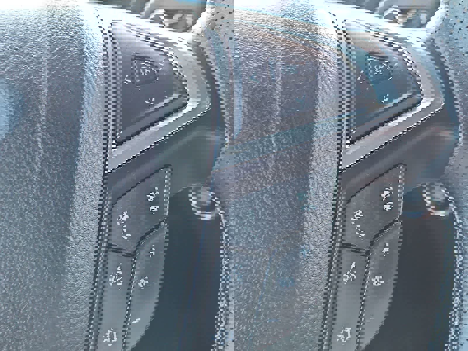 Used 2021 Ford Edge ST image 25