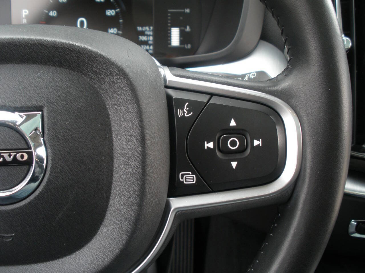 Used 2018 Volvo XC60 T5 Momentum AWD/4WD image 40