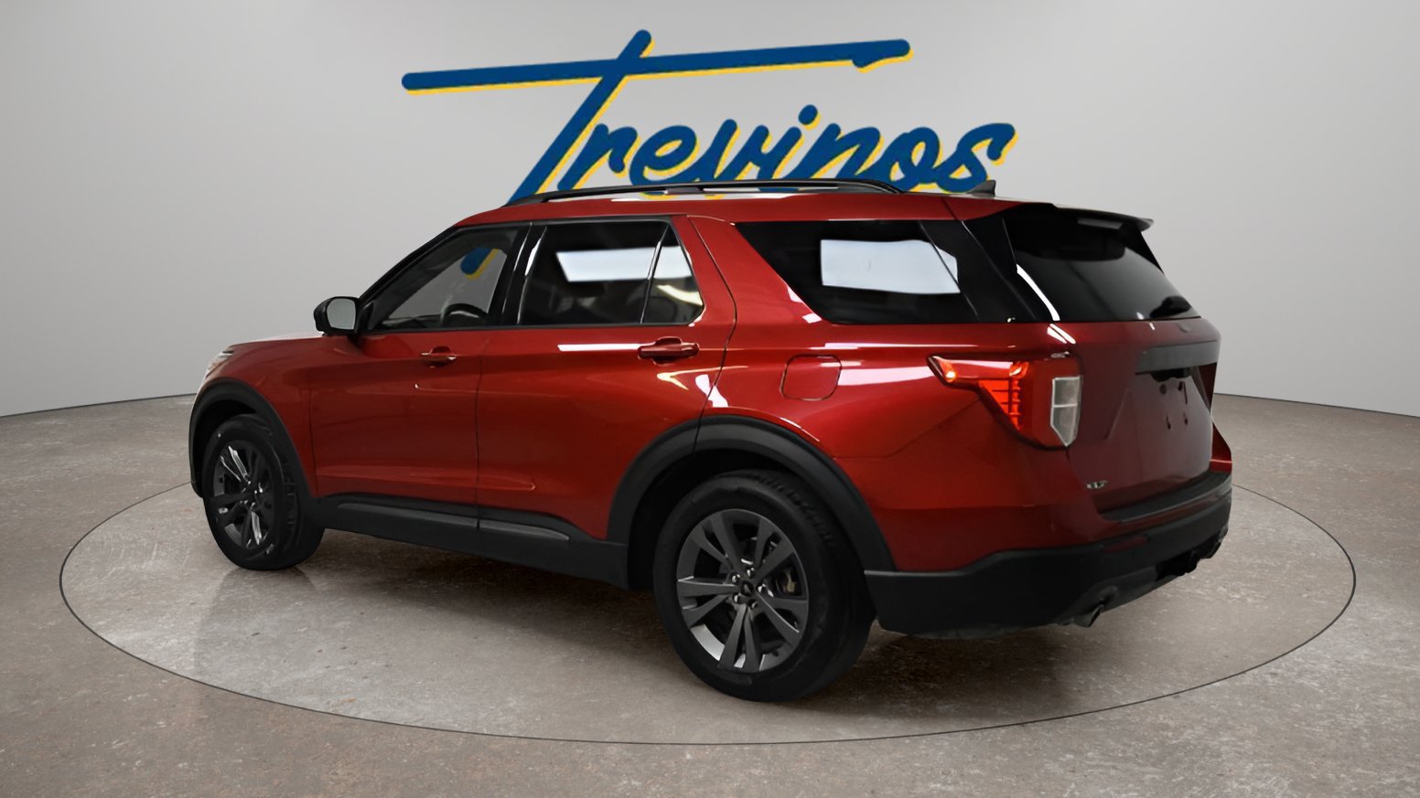 Used 2021 Ford Explorer XLT w/ Equipment Group 202A RWD image 9