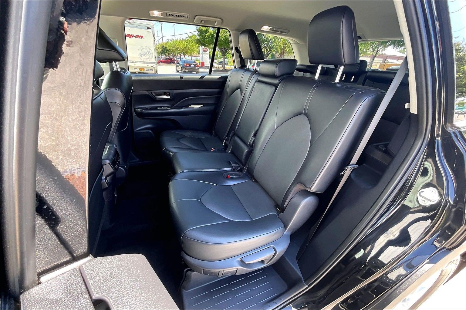 Used 2024 Toyota Grand Highlander AWD image 30