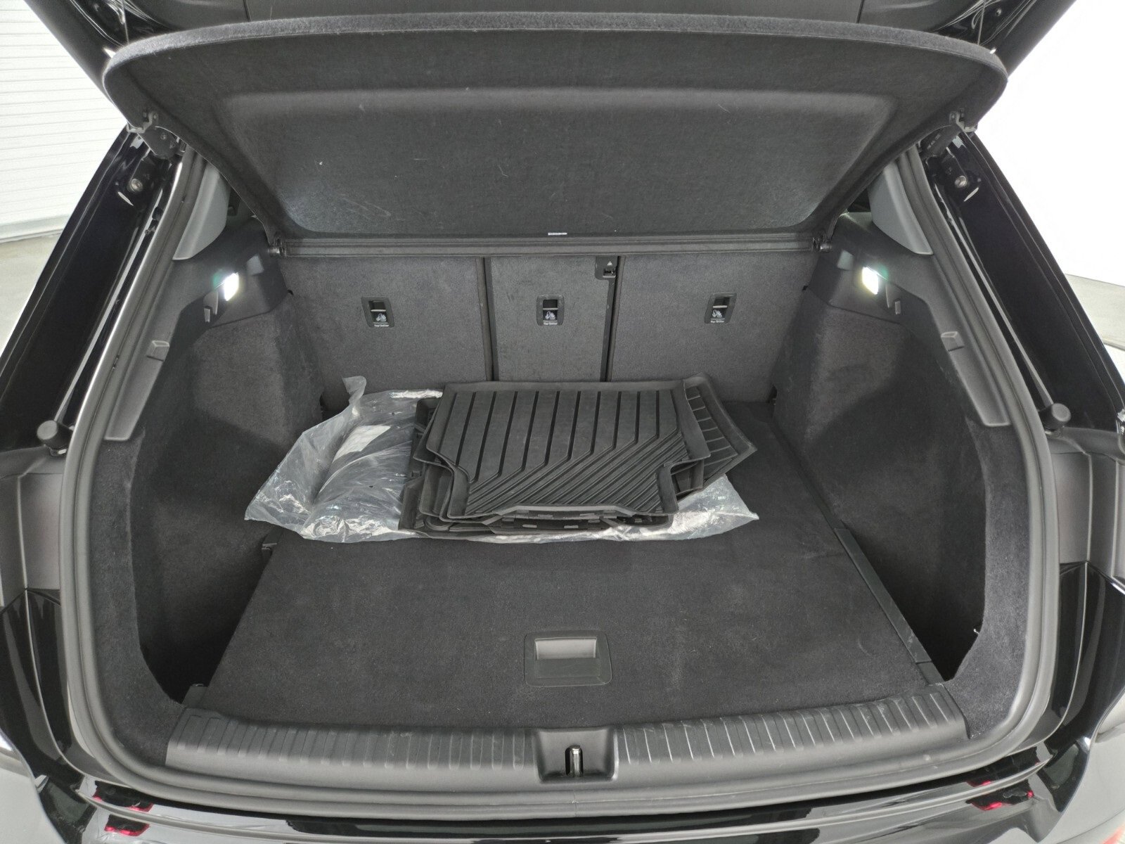 Used 2022 Audi Q4 e-tron Premium Plus w/ Premium Plus image 17