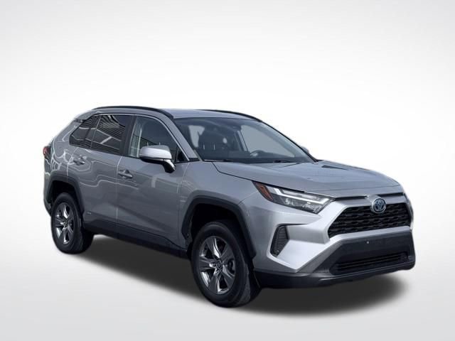 Used 2022 Toyota RAV4 XLE w/ Convenience Package AWD/4WD image 4