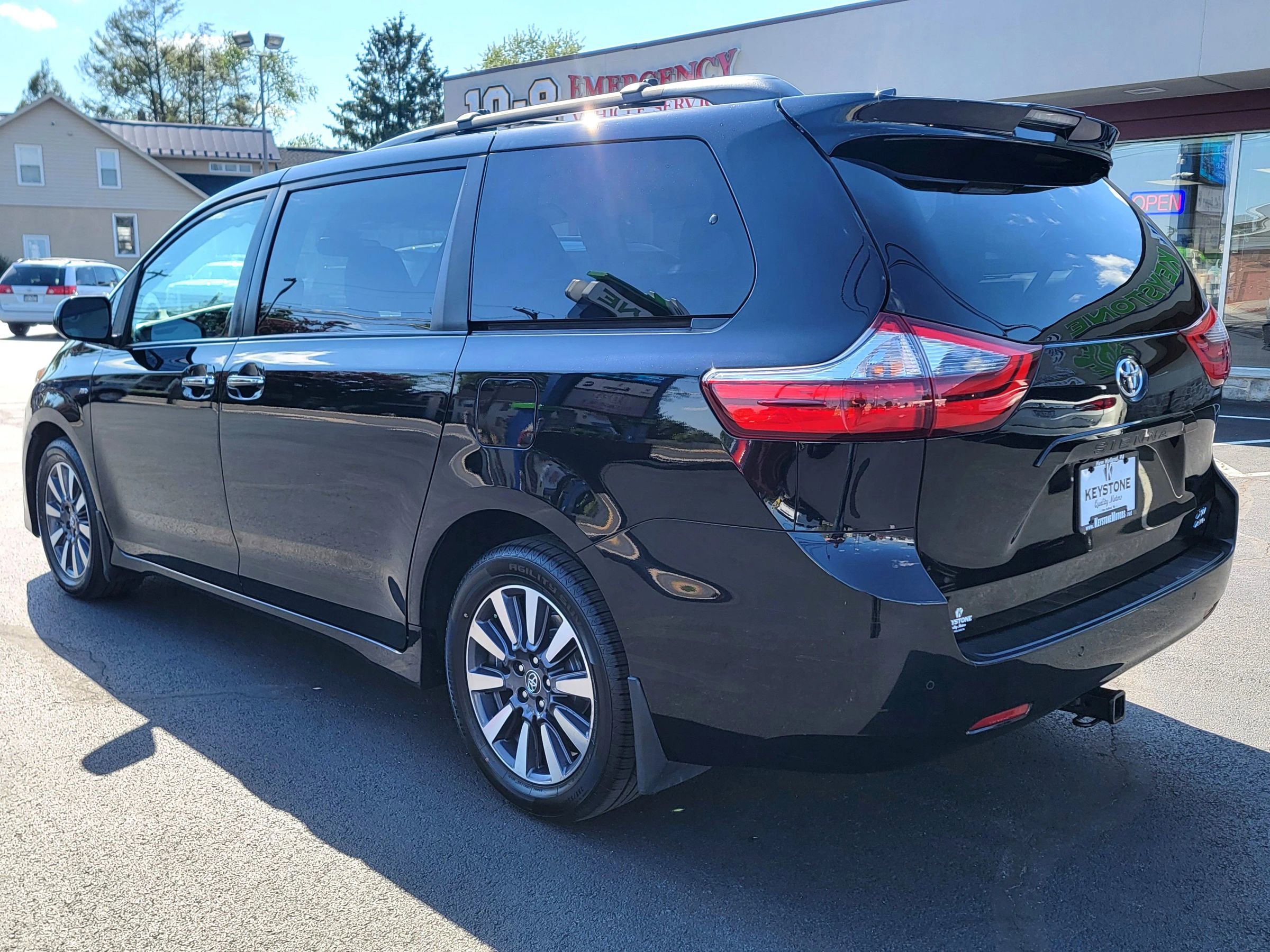 Used 2020 Toyota Sienna XLE w/ XLE Navigation Package AWD/4WD image 7