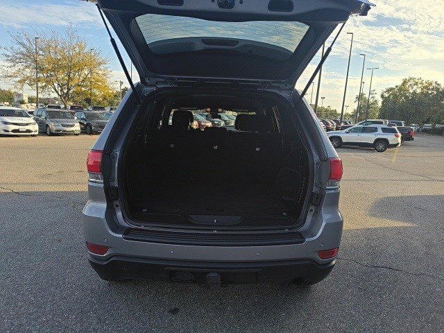 Used 2019 Jeep Grand Cherokee Laredo image 14