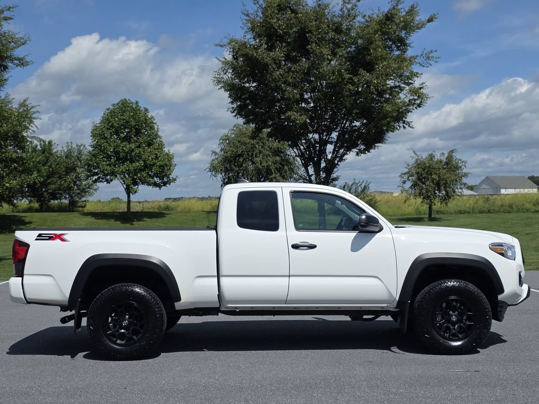 Used 2022 Toyota Tacoma SR w/ SX Package AWD/4WD image 9