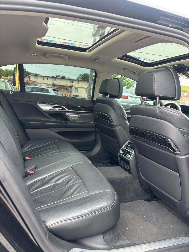 Used 2022 BMW 740i RWD image 18