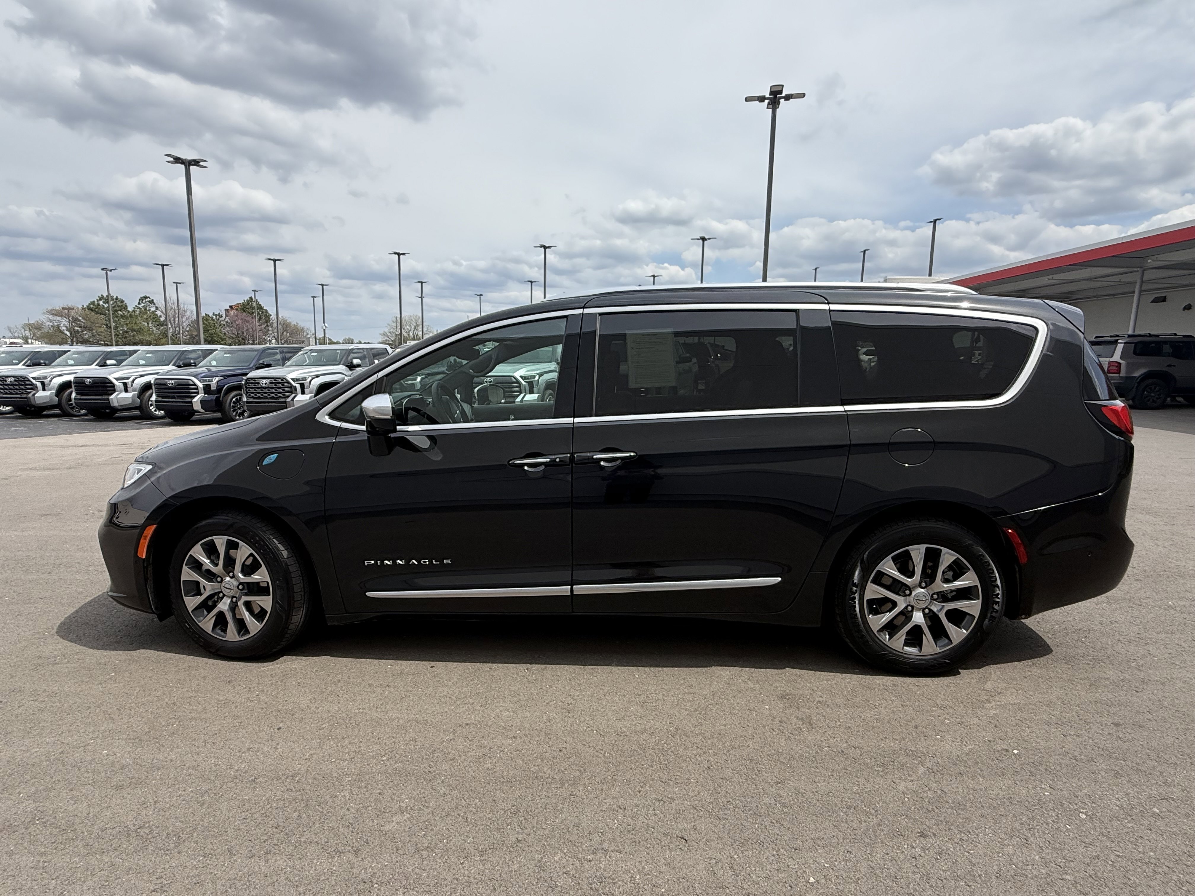 Used 2023 Chrysler Pacifica Pinnacle image 15