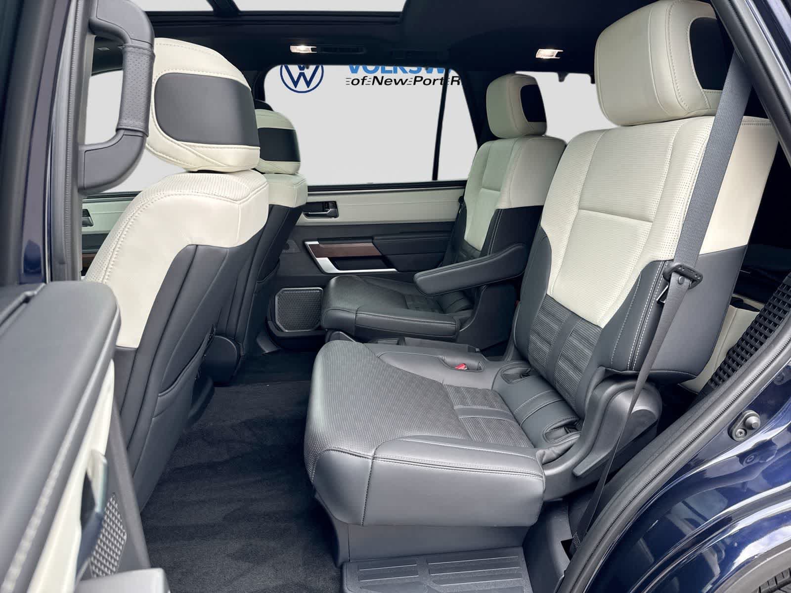 Used 2025 Toyota Sequoia Capstone AWD/4WD image 25