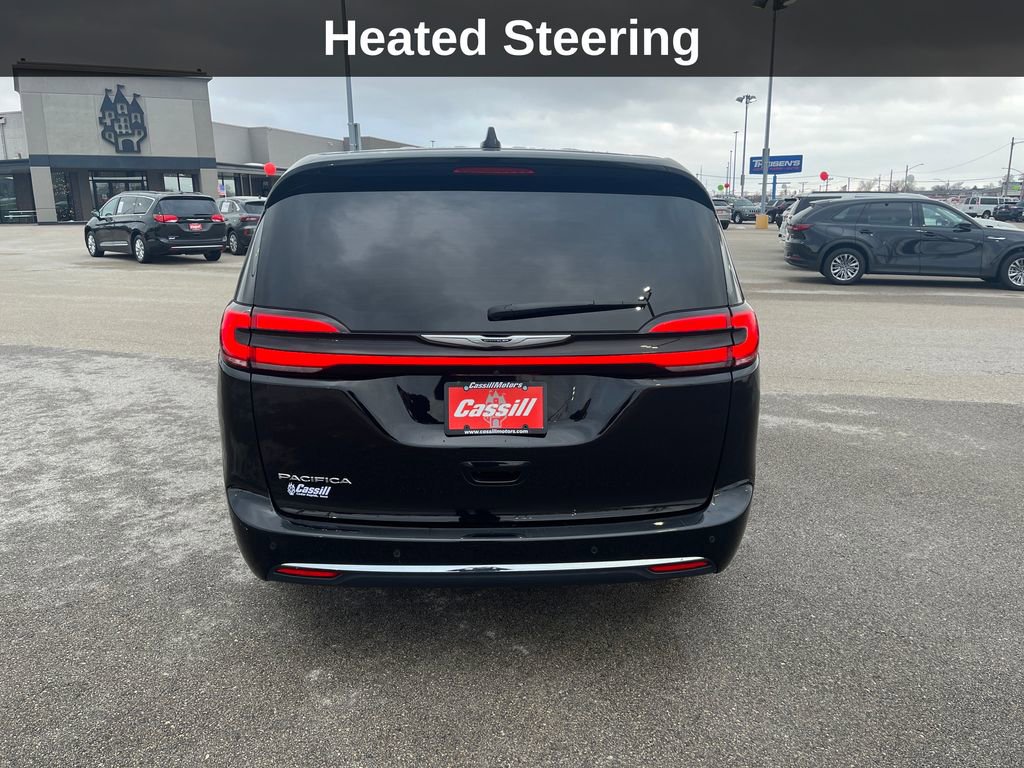 Used 2024 Chrysler Pacifica Touring-L image 5