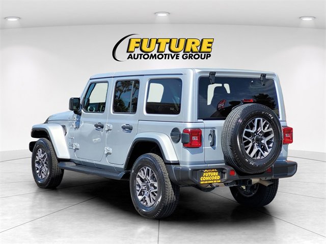 Used 2024 Jeep Wrangler Sahara image 7