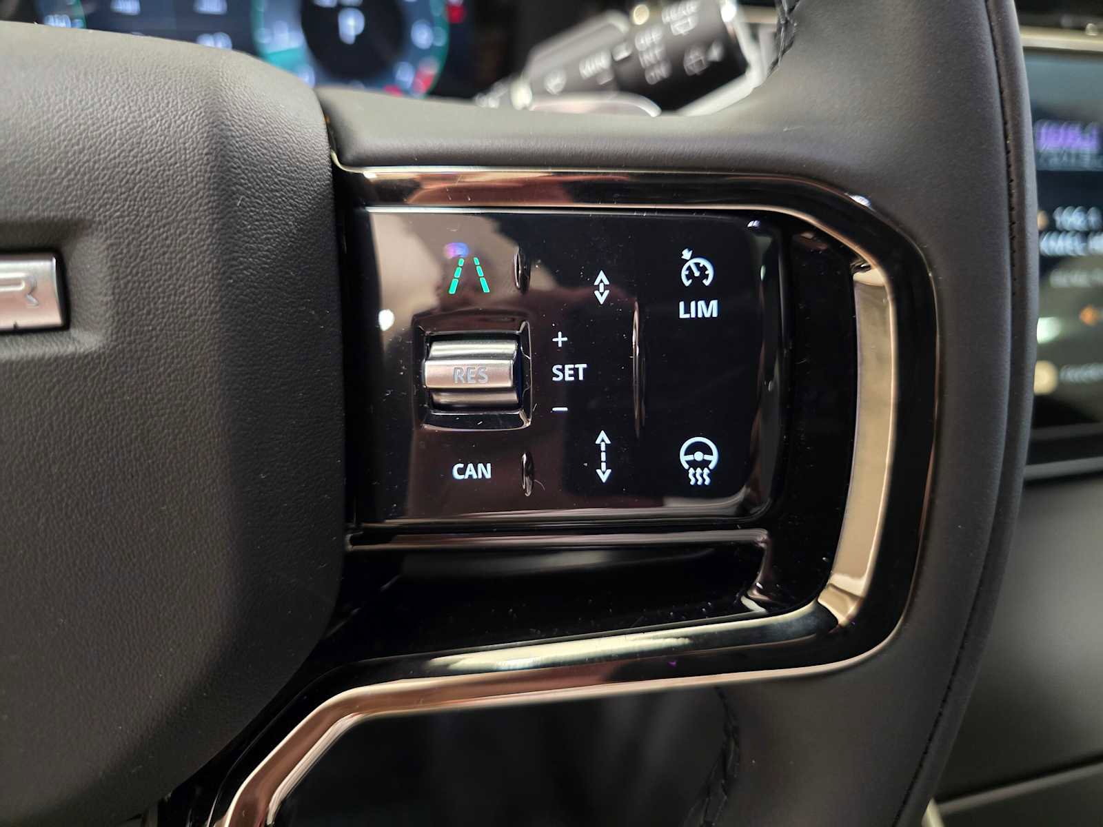 New 2026 Land Rover Range Rover Velar Dynamic SE image 33