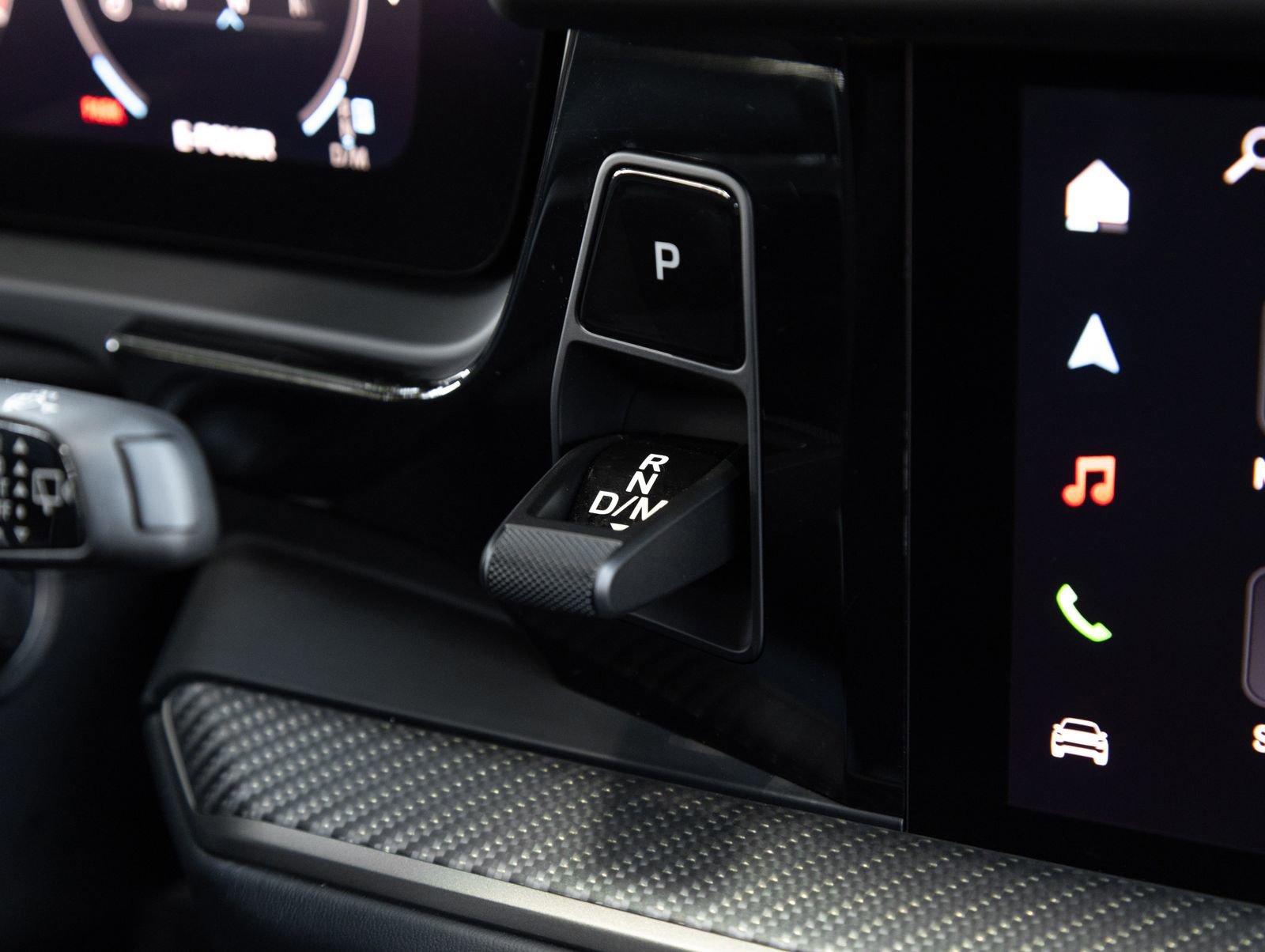 Certified 2025 Porsche Cayenne Turbo AWD/4WD image 18