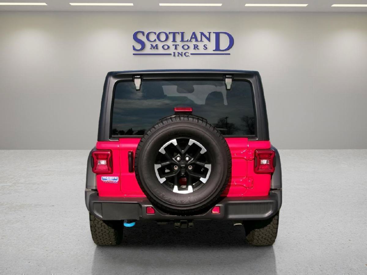 Used 2025 Jeep Wrangler Unlimited Rubicon 4xe w/ Convenience Group AWD/4WD image 8