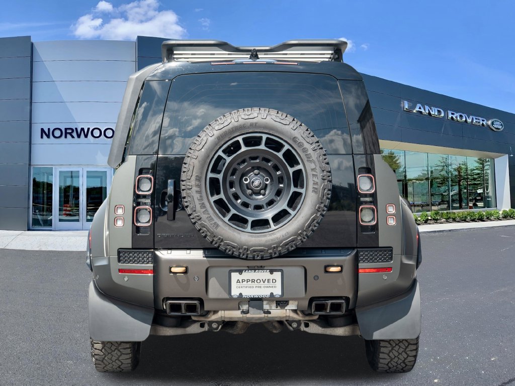 Used 2025 Land Rover Defender 110 AWD/4WD image 5