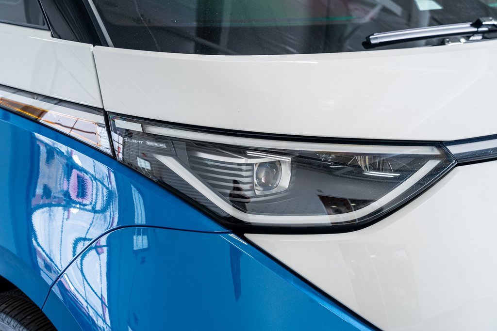 Used 2025 Volkswagen ID. Buzz 1st Edition image 17