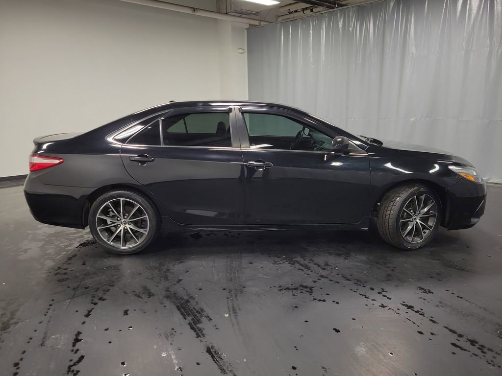 Used 2016 Toyota Camry XSE w/ Moonroof Package image 9