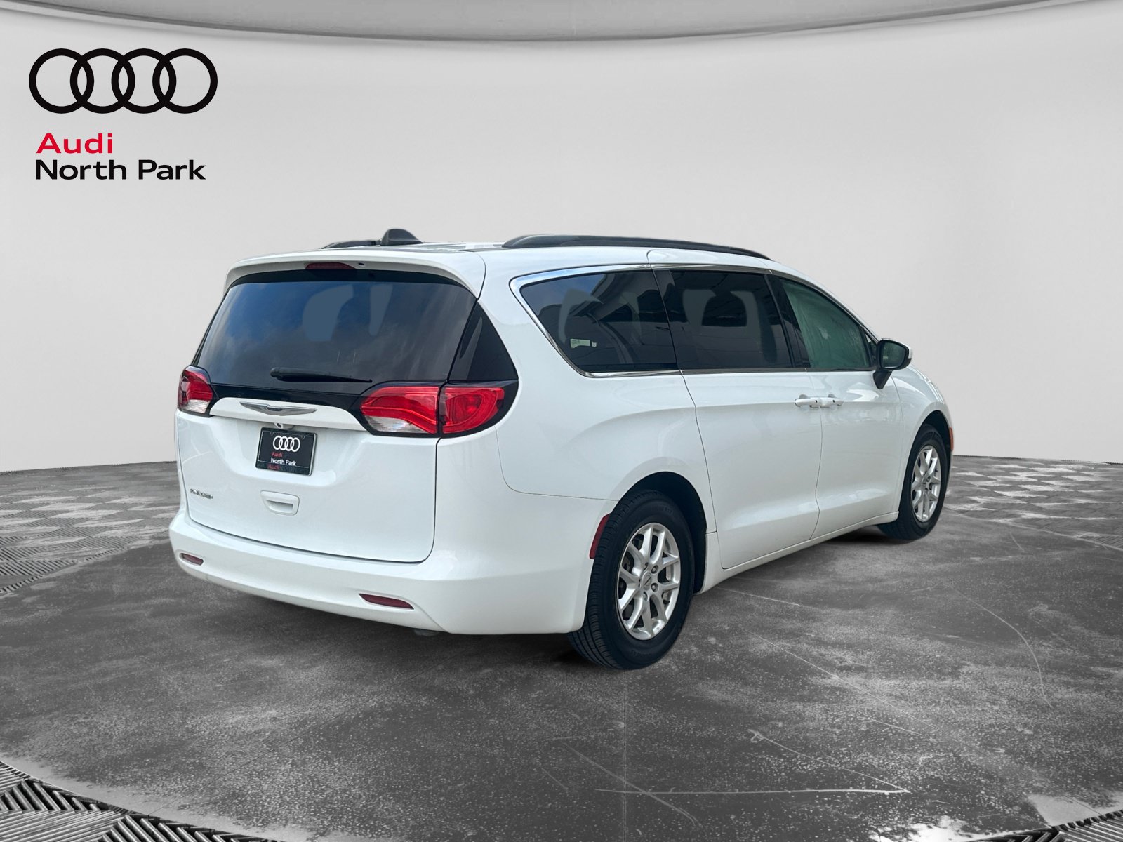 Used 2021 Chrysler Voyager Lxi FWD image 5