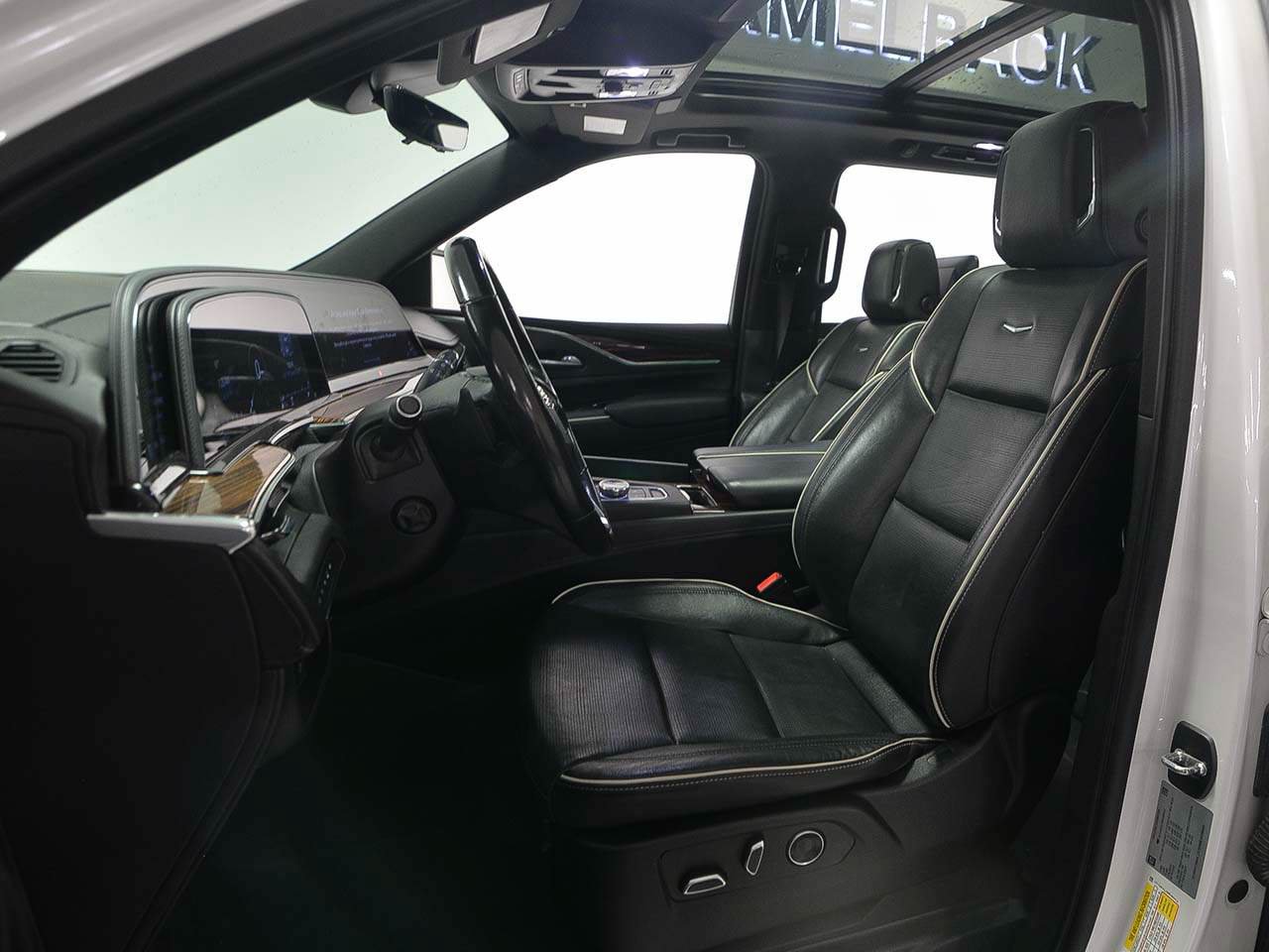 Used 2021 Cadillac Escalade ESV Premium Luxury AWD/4WD image 9